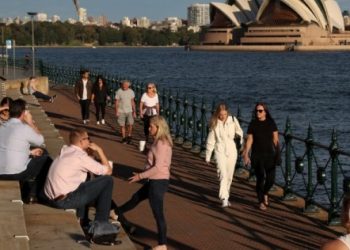 Australia reports first local Covid-19 case in 2 weeks after airport worker tests positive